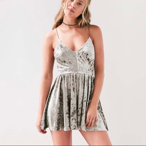 Silence + Noise vanessa velvet romper 🤍 - Picture 4 of 4